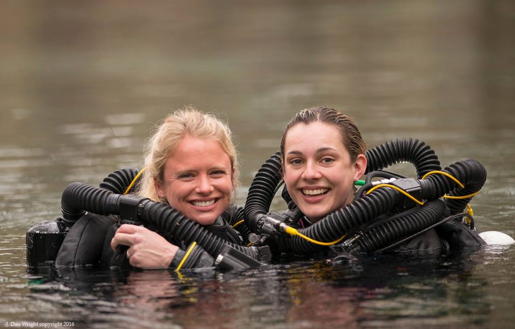 Frogwoman Org - Page 34 of 43 - Female scuba divers in action ...