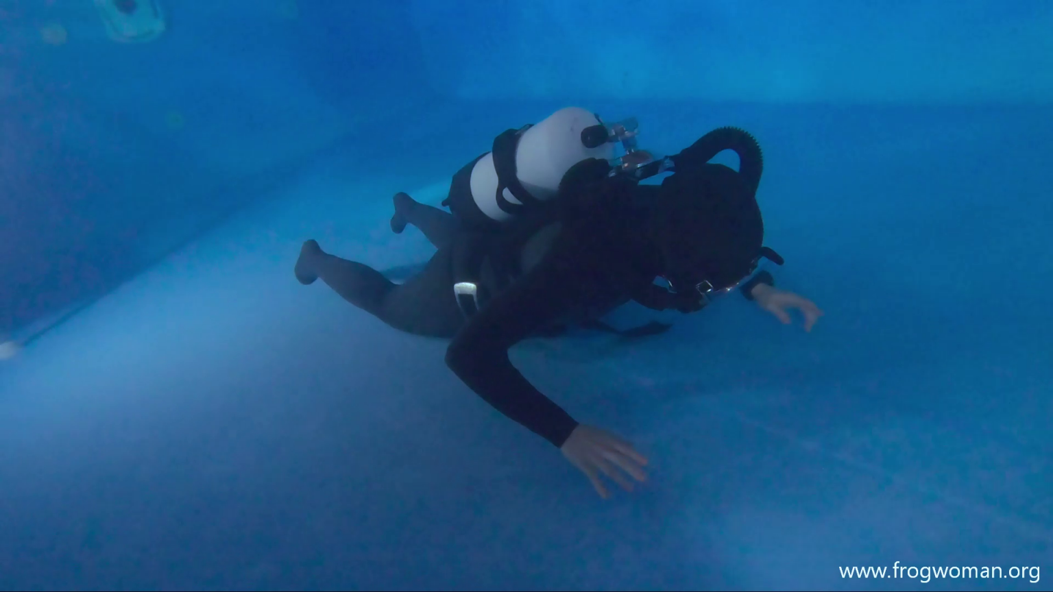 Frogwoman Org - Page 3 of 38 - Female scuba divers in action, including ...