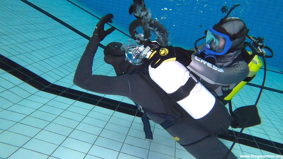 Frogwoman Org - Female scuba divers in action, including scuba fights ...